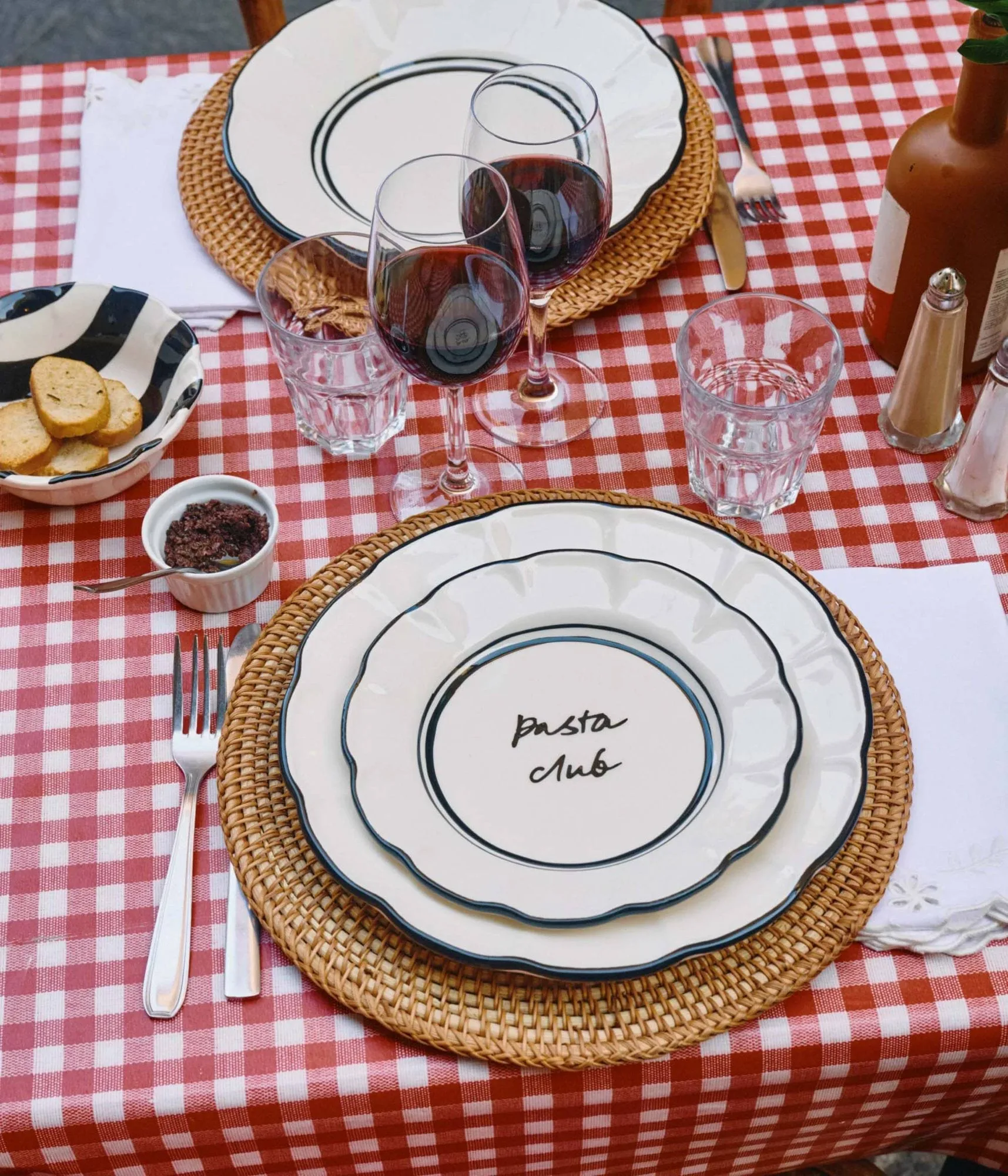 Bistro saladebord, Black, 21,5 cm Pick a Poppy