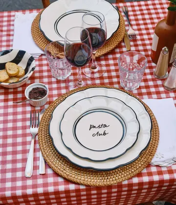 Bistro saladebord - Black, 21,5 cm - Pick a Poppy
