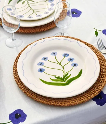 Madelen Möllard Pansy bord - Blue, 28 cm - Pick a Poppy