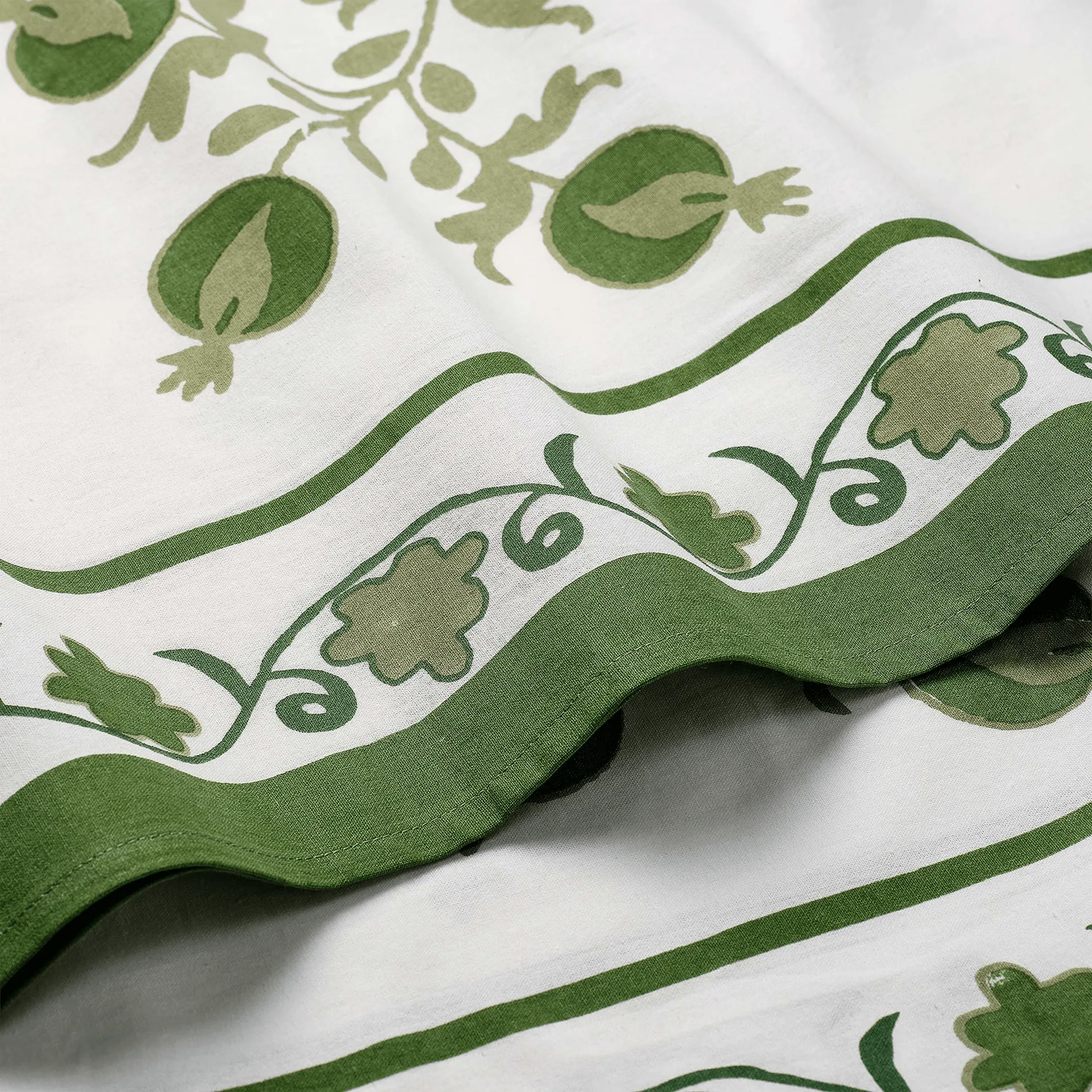 Suzani tafellaken, Green, 350x150 cm Pick a Poppy