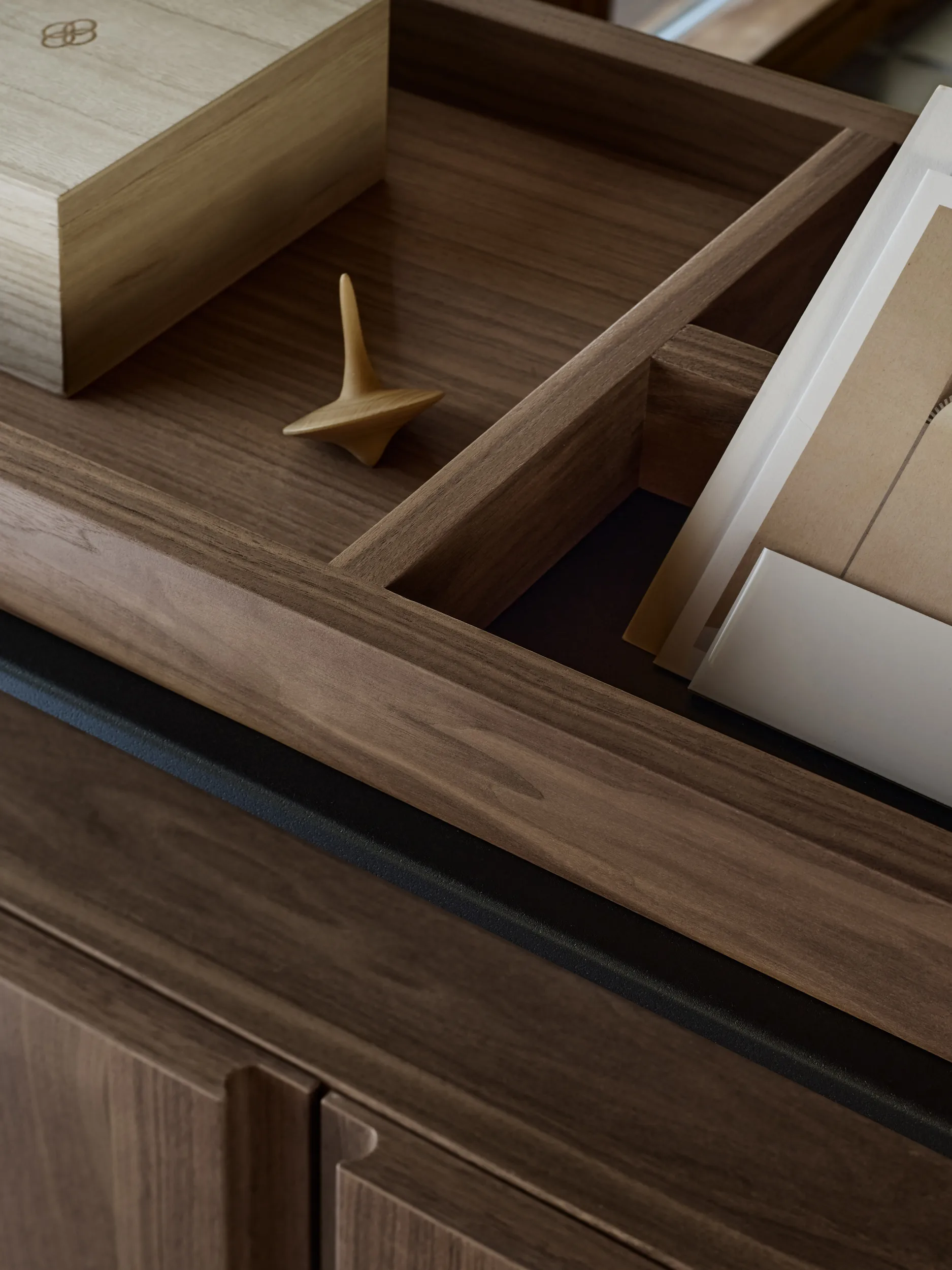 Pira G2 wandsysteem F C B Black/Walnut 256-264 cm,  Pira