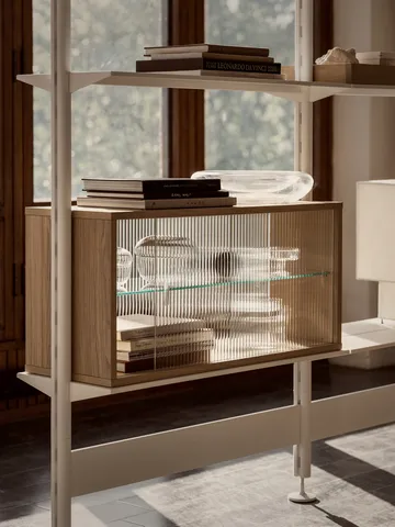 Pira vitrinekast - Gebleekt eiken-geribbeld glas, 70x31 cm, 4 deuren - Pira