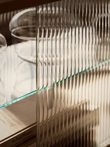 Pira vitrinekast - Walnoot-geribbeld glas, 90x31 cm, 4 deuren - Pira