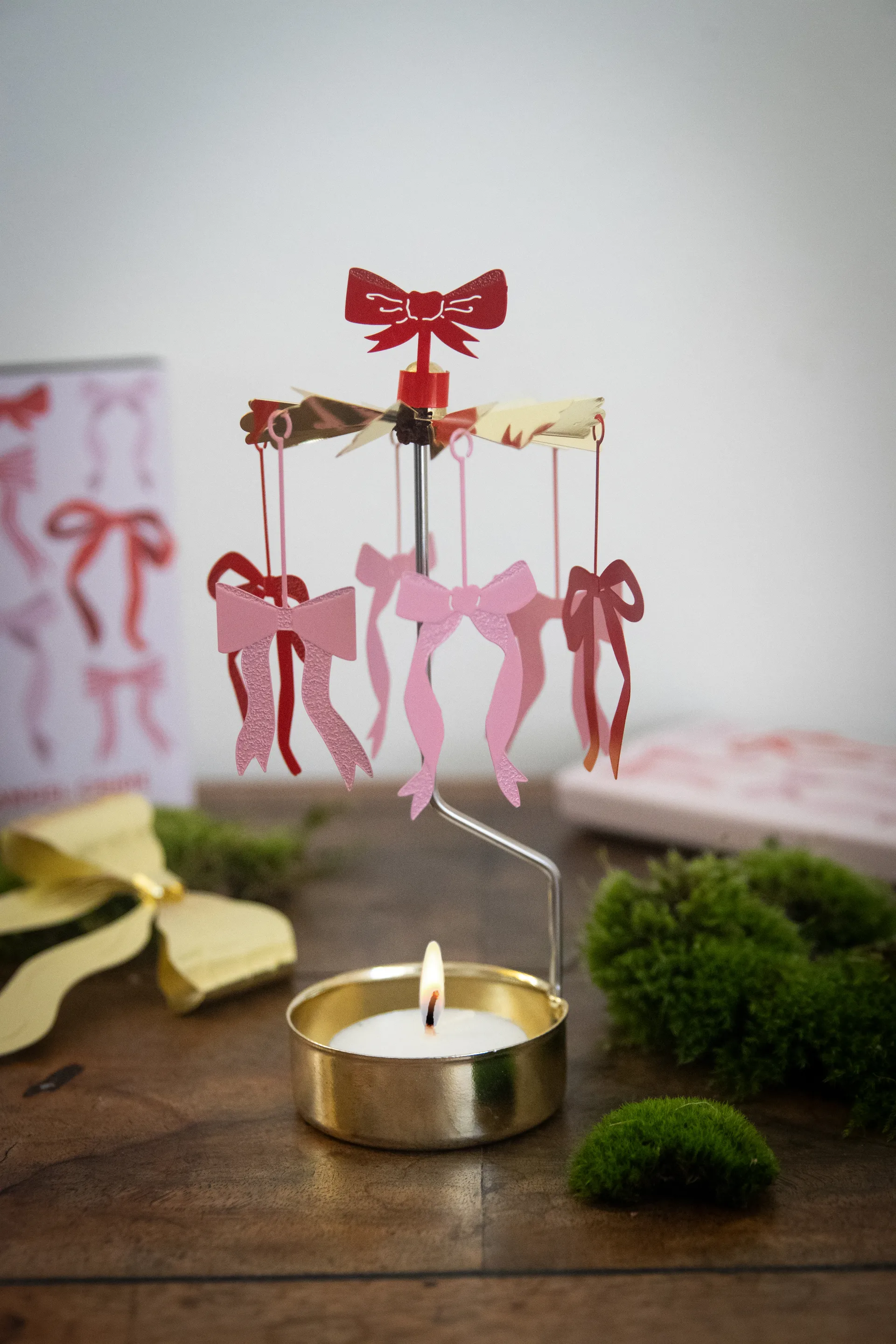 Bow engelenspel, Goud-rood-roze Pluto Design