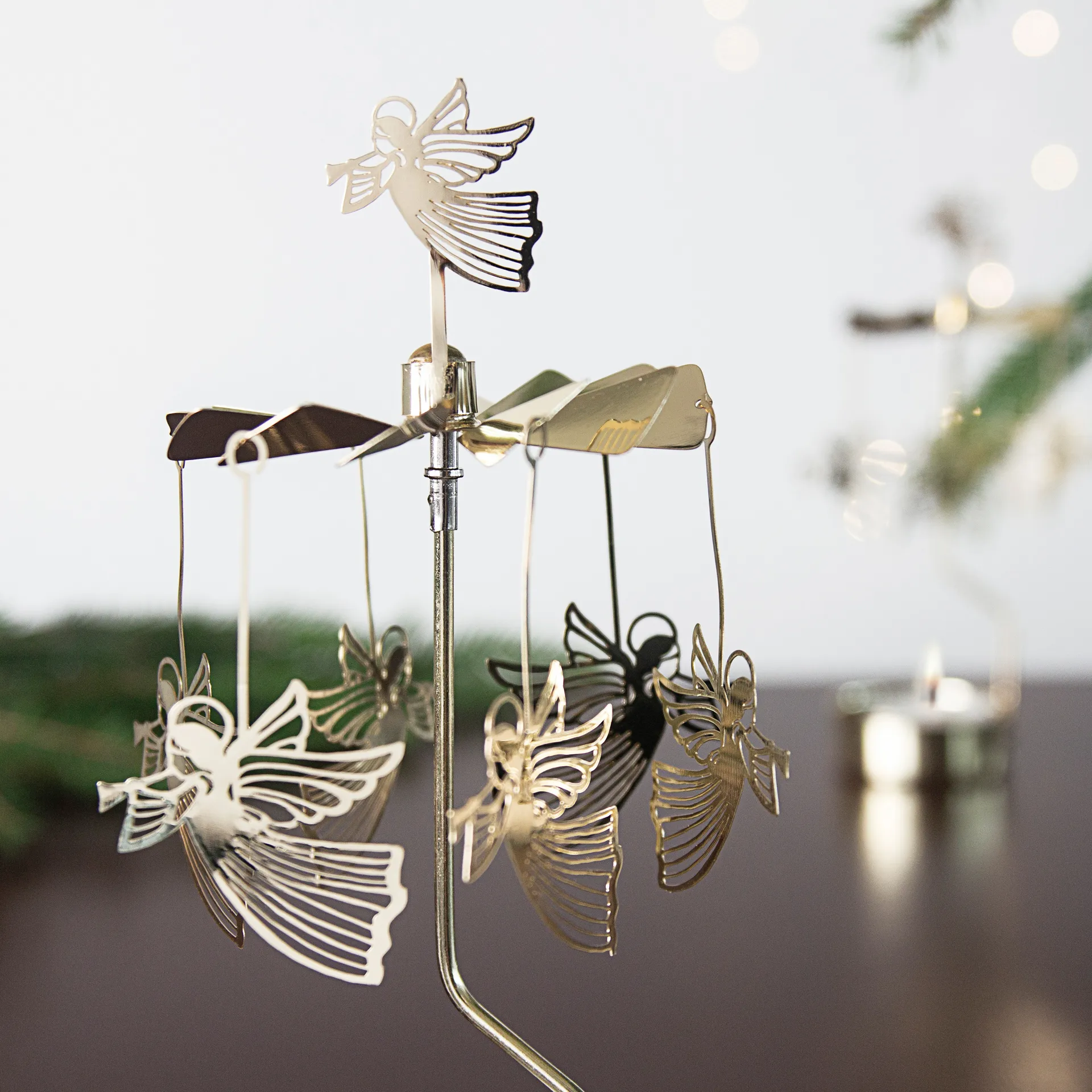 Draaiende waxinelichthouder vliegende engel, Goud Pluto Design