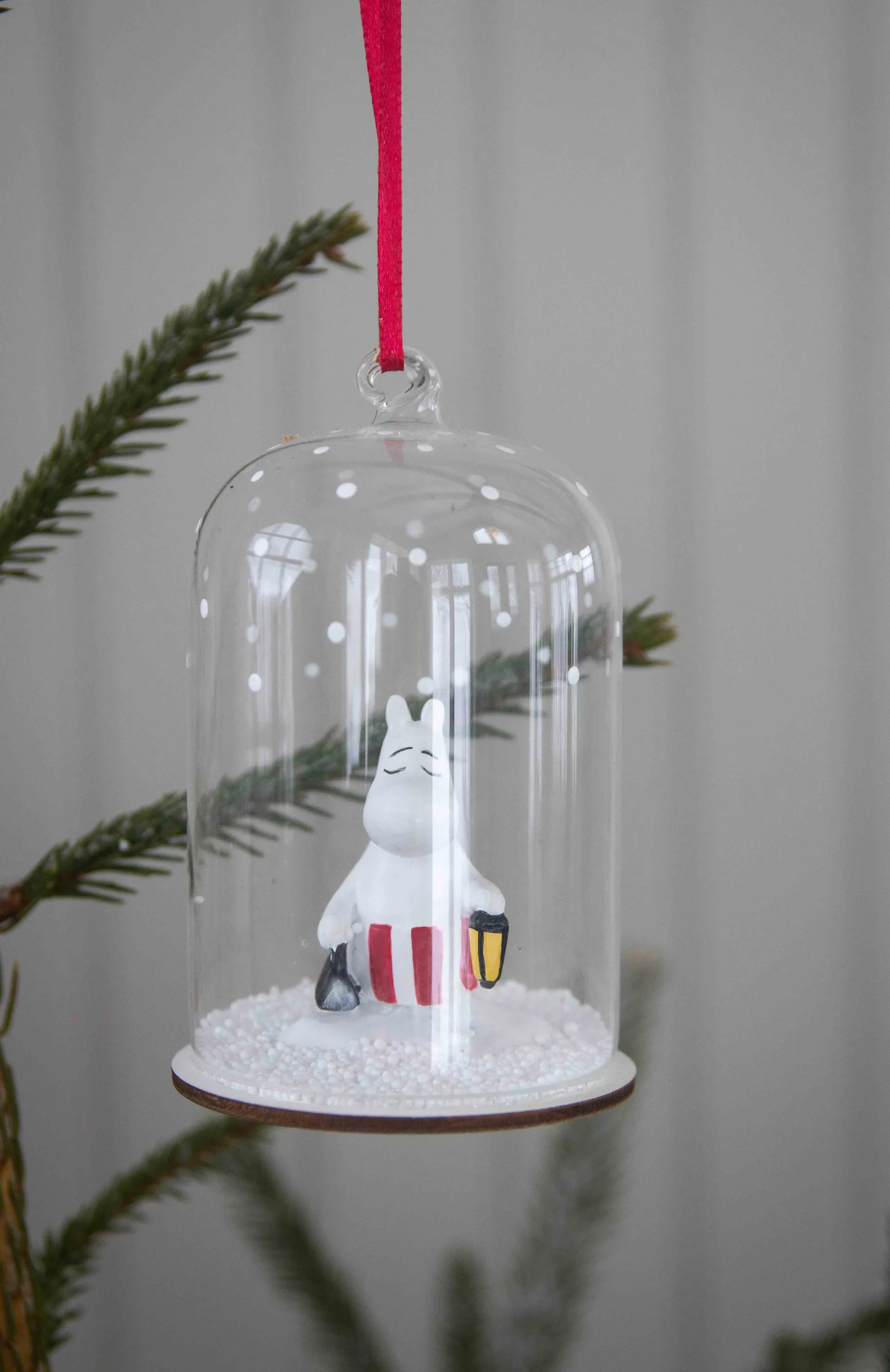 Mumin sneeuwbol kersthanger, Muminmama Pluto Design