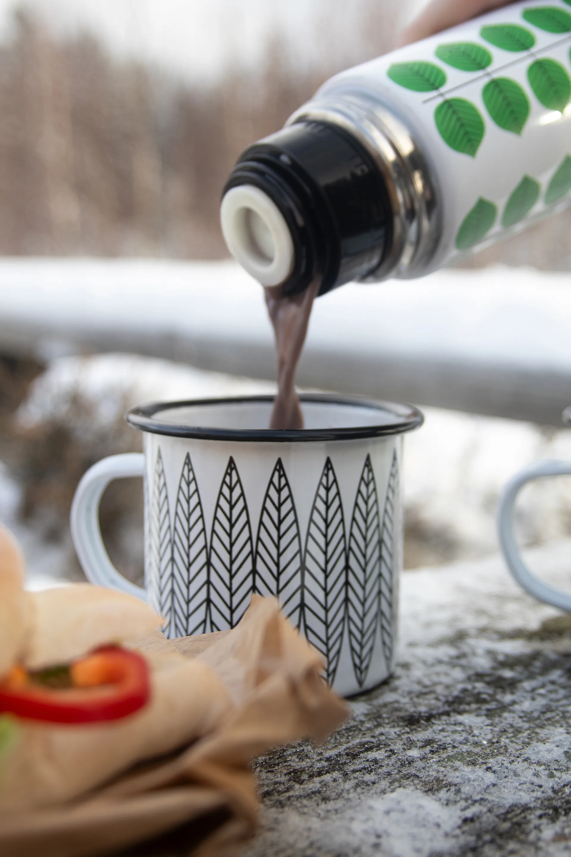 Salix emaille mok, Wit-zwart Pluto Design