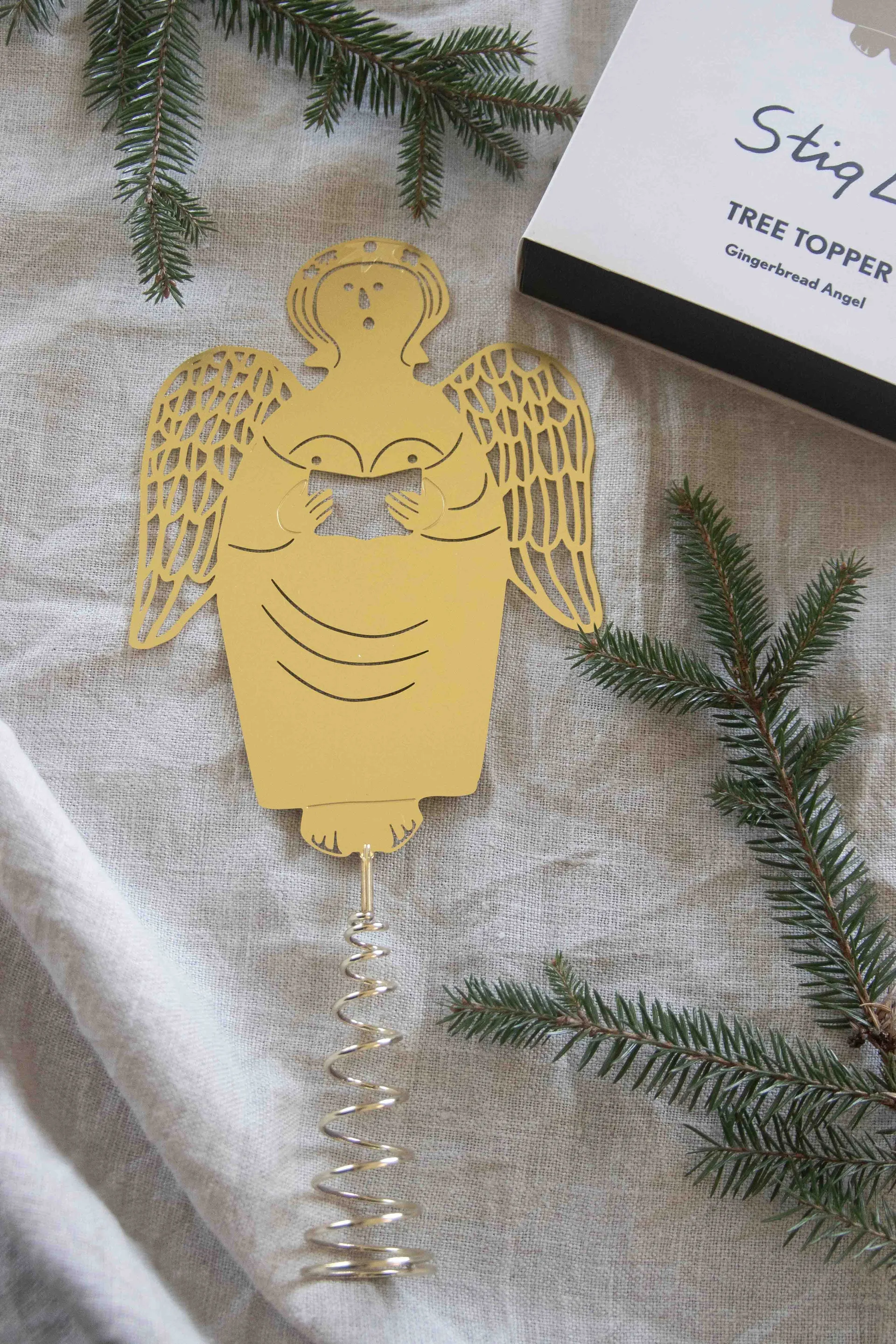 Stig L gingerbread angel topper kerstboompiek, Messing Pluto Design