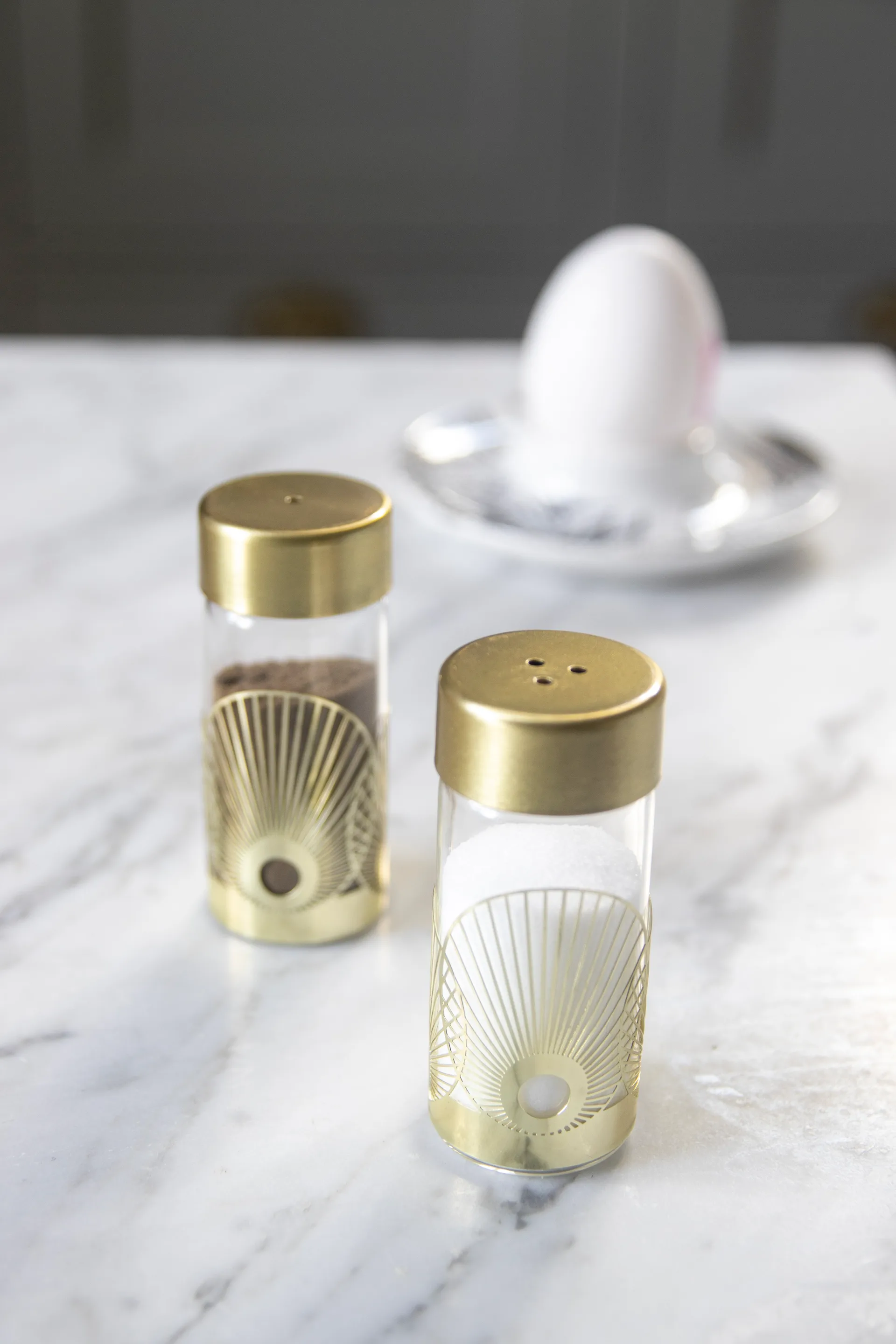 Sun zout- en pepervaatje, Goud-glas Pluto Design