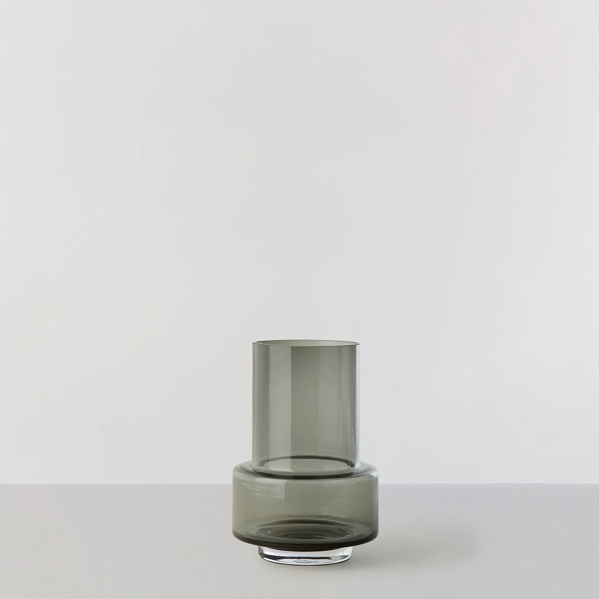 Hurricane nr. 26, Smoked grey Ro Collection
