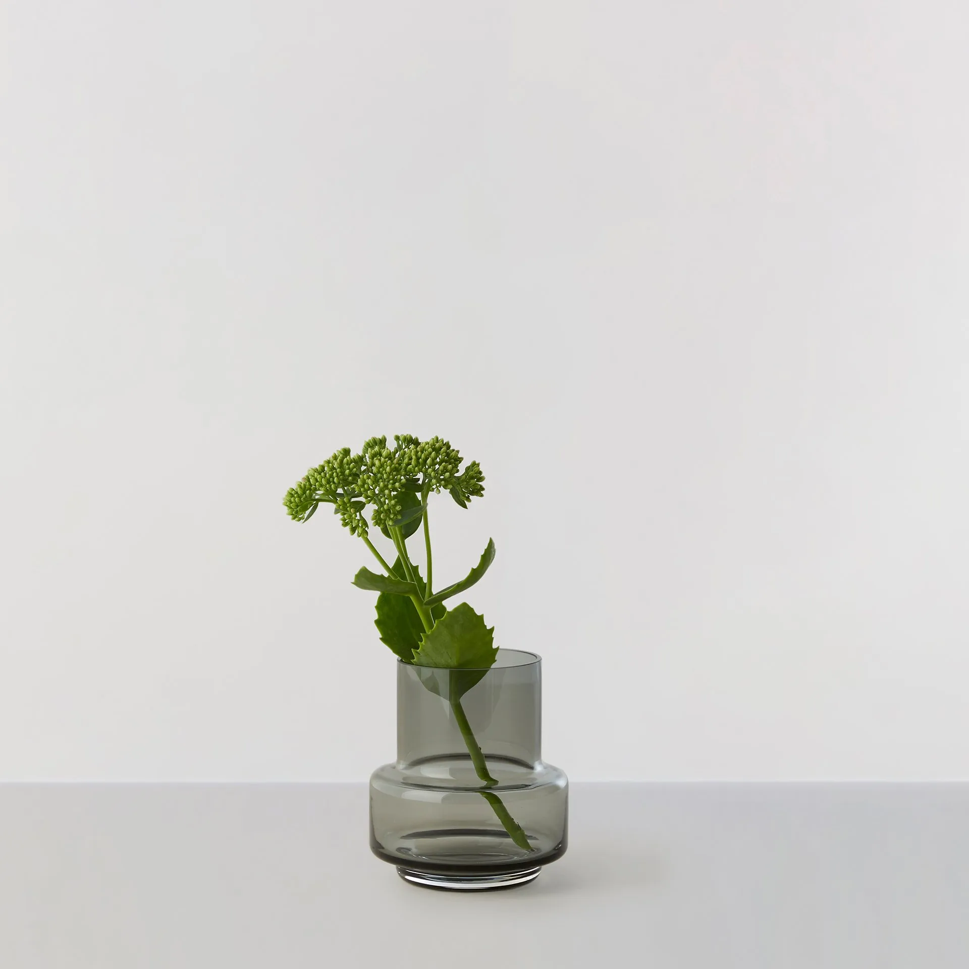 Hurricane waxinelichthouder nr. 25, Smoked grey Ro Collection