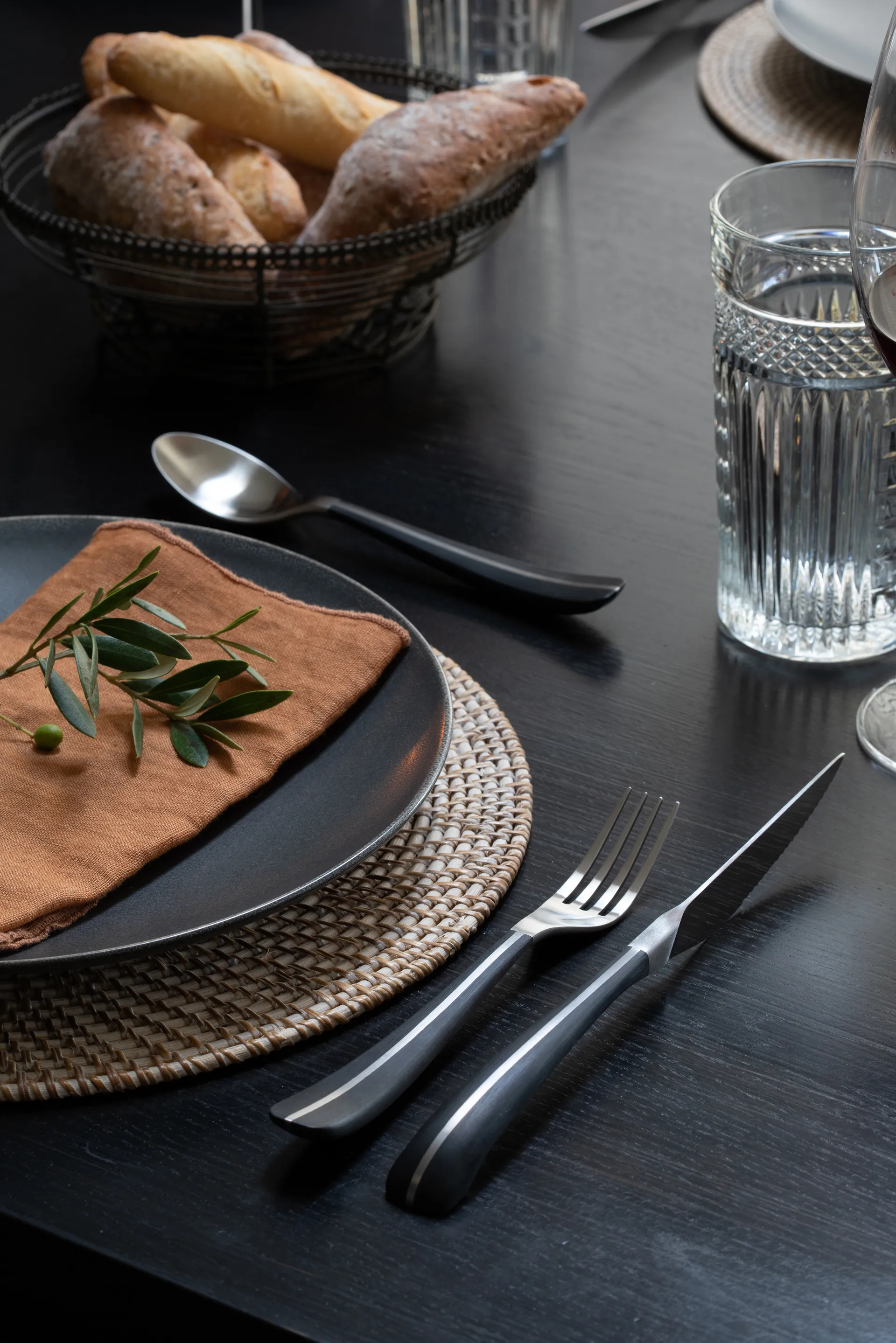 Contour bestekset 24-delig, Zwart Robert Welch