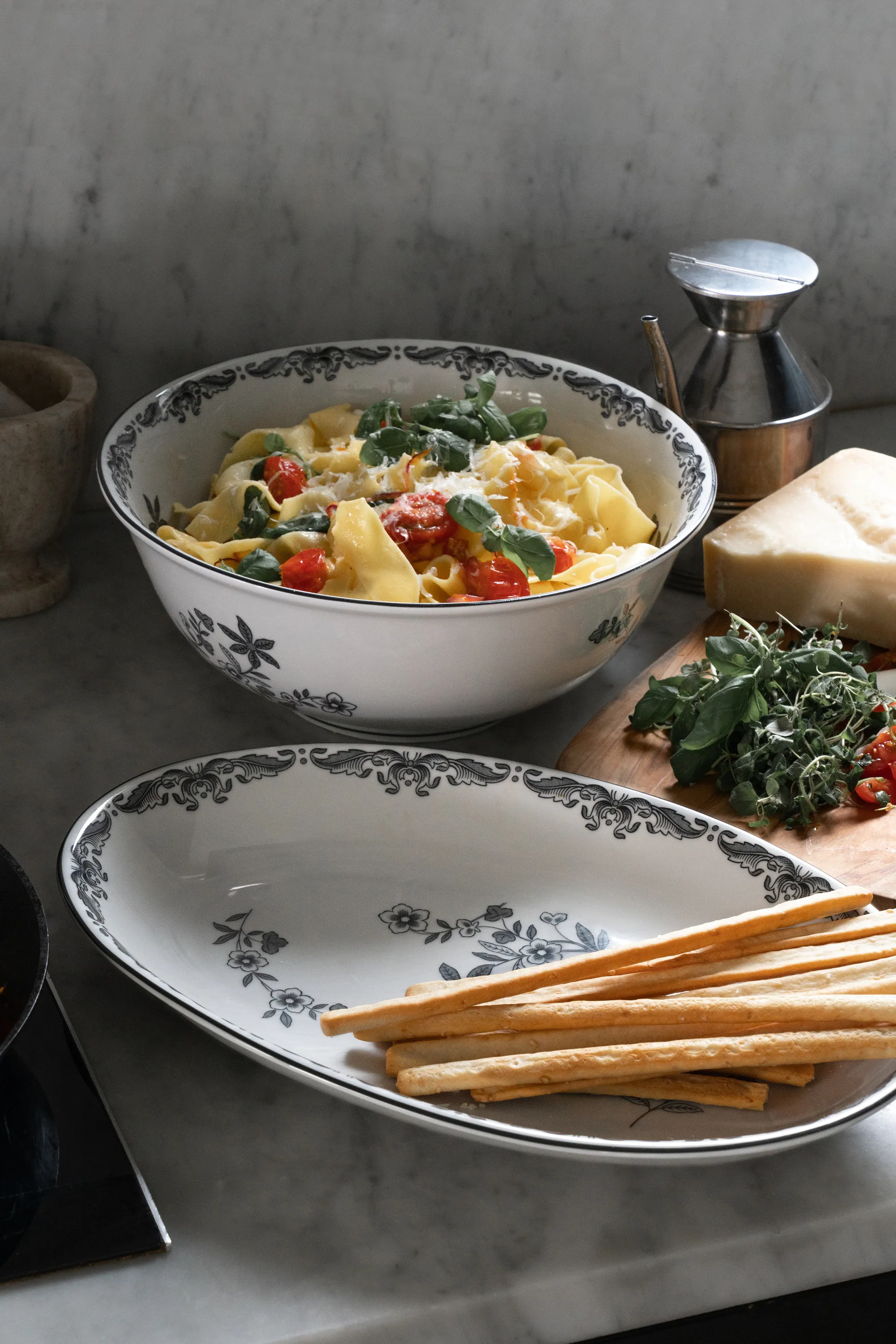 Ostindia Zwarte serveerschaal ovaal 22x33 cm, Zwart Rörstrand