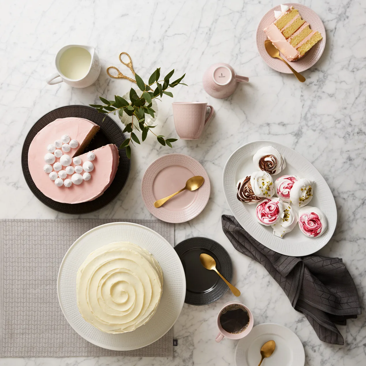 Swedish Grace bord klein Ø21 cm, stone (donker grijs) Rörstrand