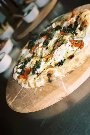 Grand Cru pizzaplank en pizzasnijder - Boek, Ø35 cm - Rosendahl
