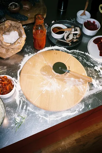 Grand Cru pizzaplank en pizzasnijder - Boek, Ø35 cm - Rosendahl