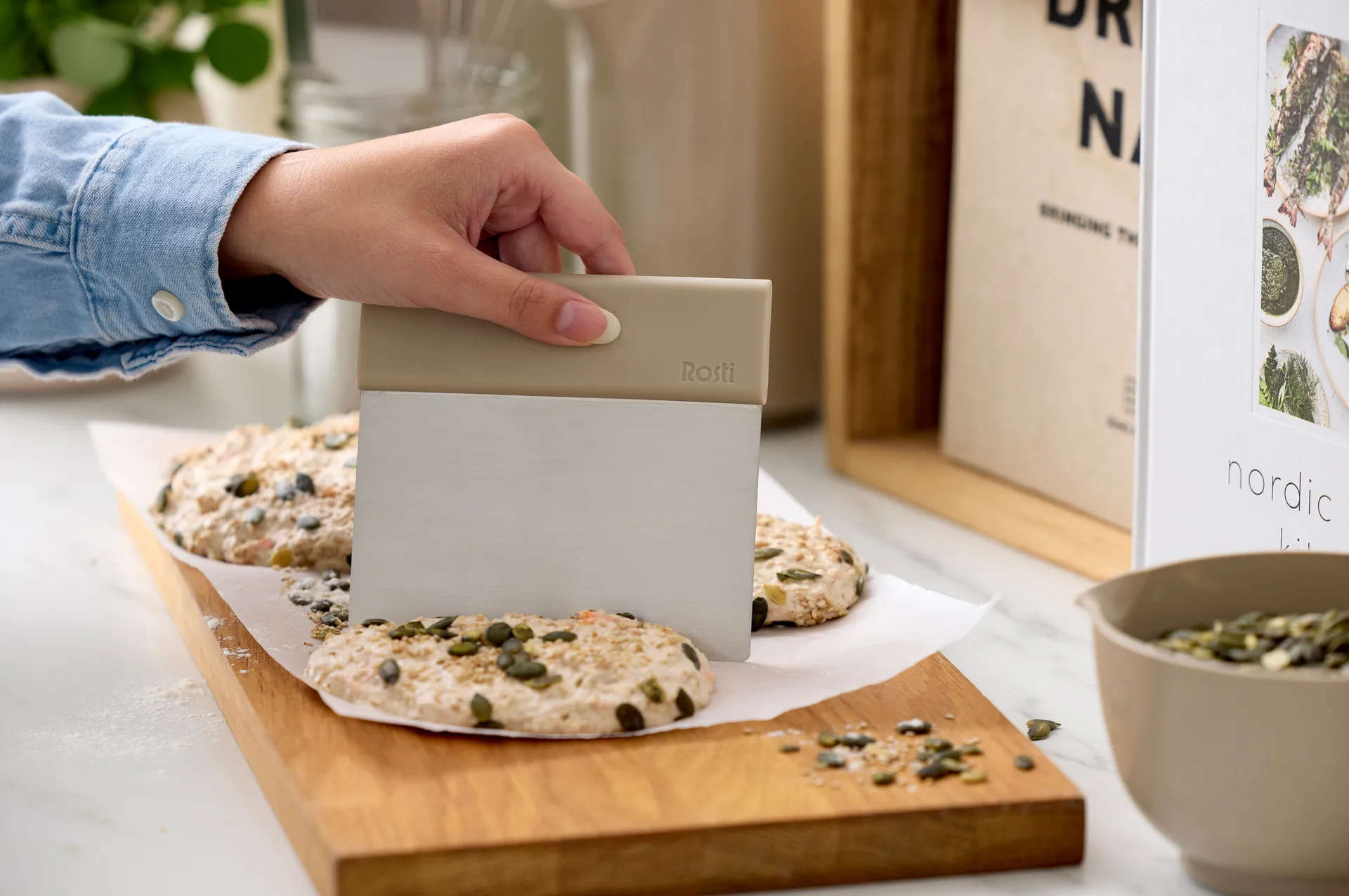 Emma deegsnijder staal, Humus Rosti