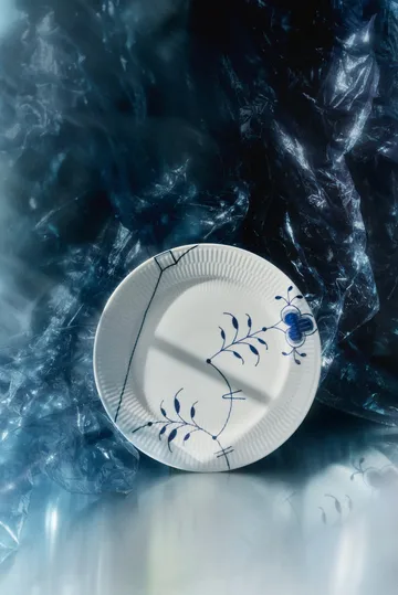 Blue Fluted Mega Limited Edition bord Ø27 cm - White-blue - Royal Copenhagen