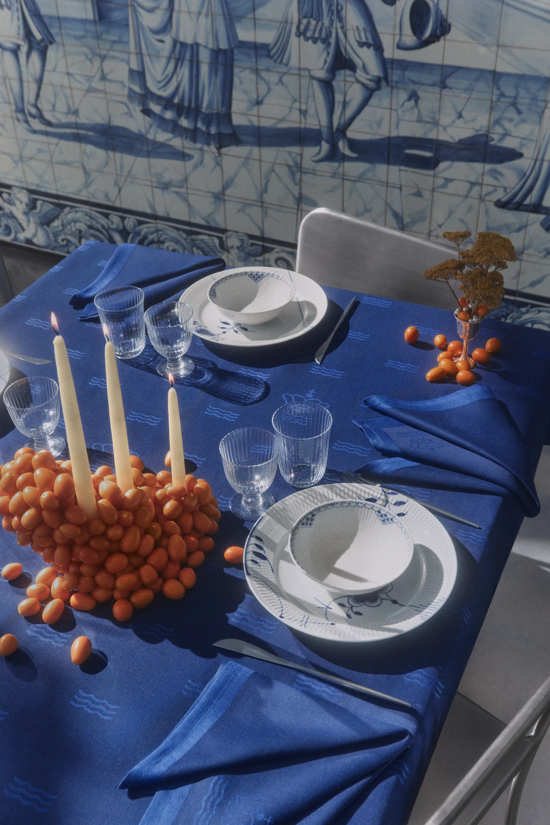 Blue Fluted Mega Limited Edition bord Ø27 cm, White-blue Royal Copenhagen