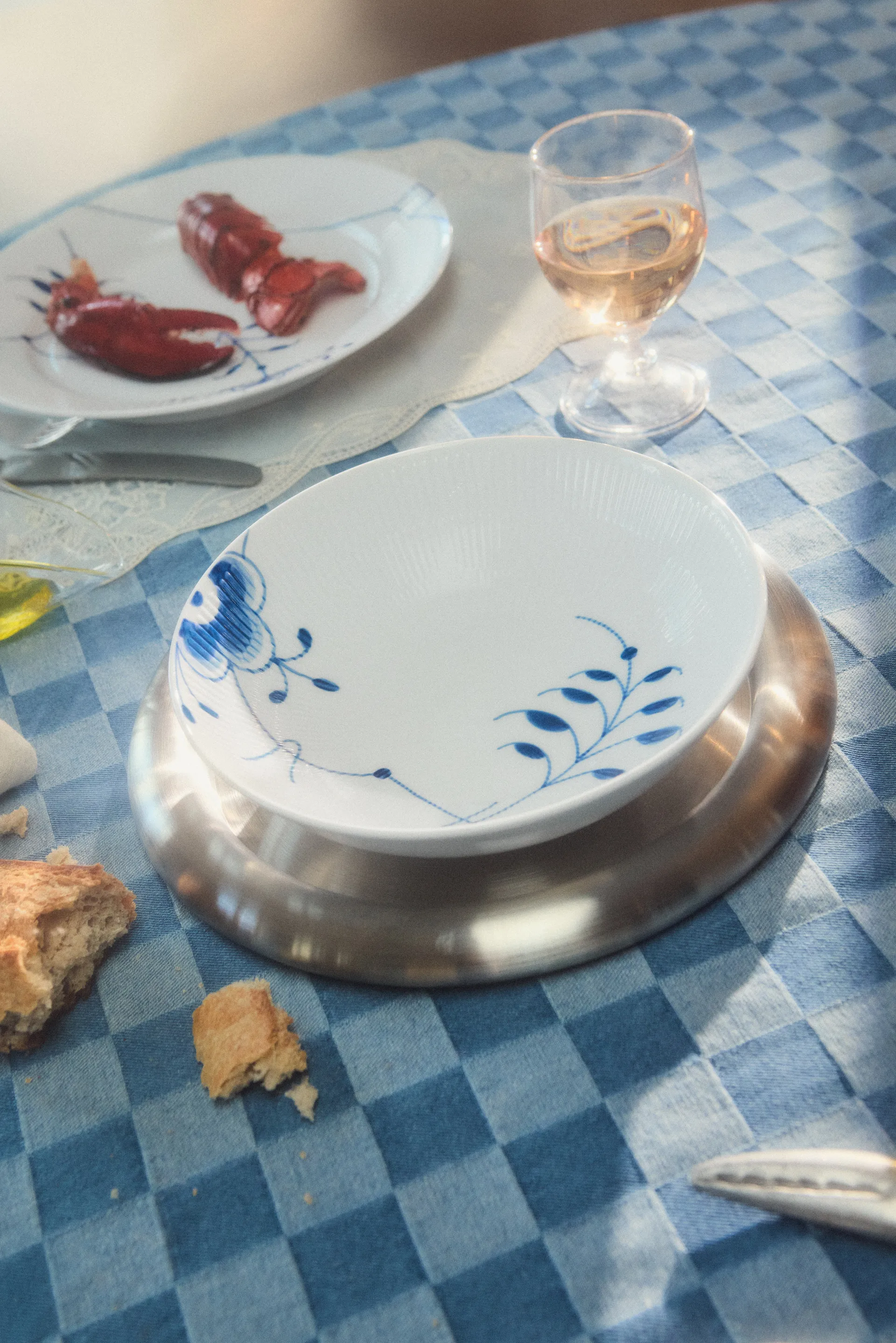 Blue Fluted Mega Limited Edition bord Ø27 cm, White-blue Royal Copenhagen