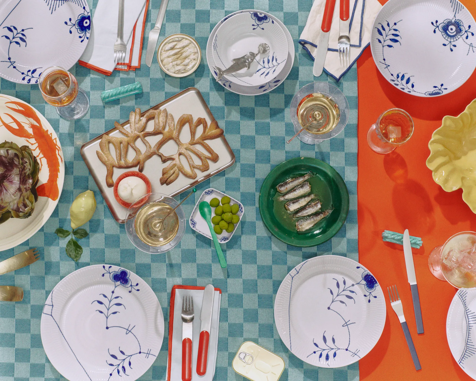 Blue Fluted Mega Limited Edition bord Ø27 cm, White-blue Royal Copenhagen