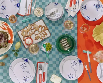 Blue Fluted Mega Limited Edition bord Ø27 cm - White-blue - Royal Copenhagen