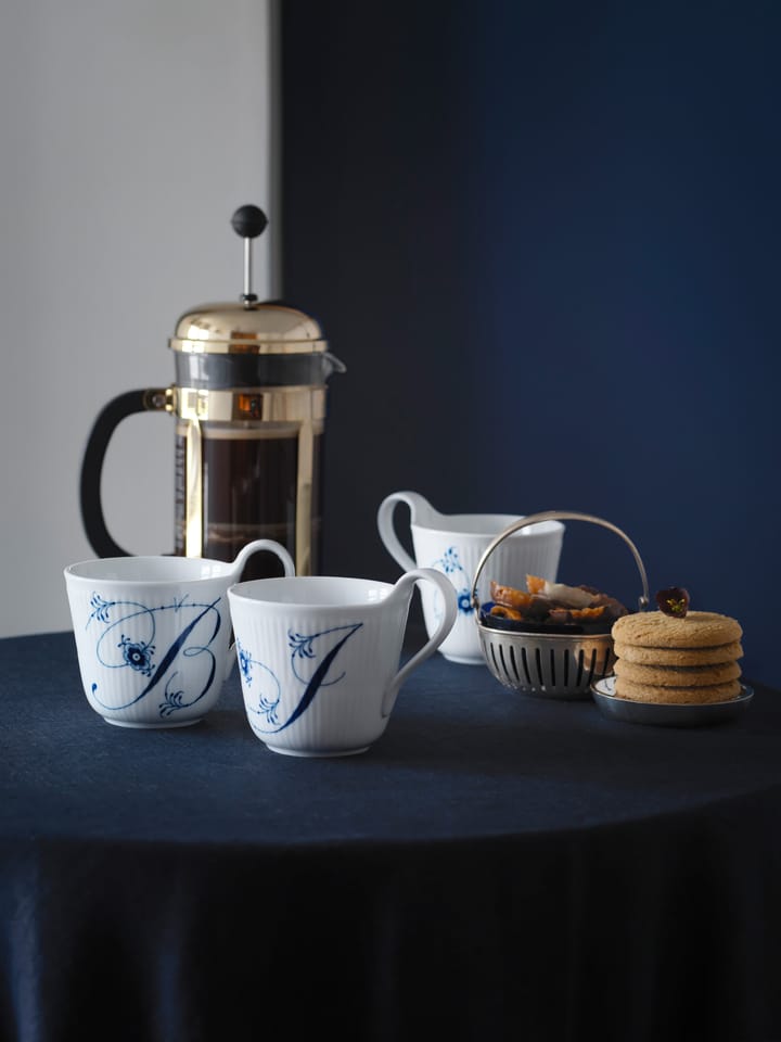 Blue Fluted Plain Alphabet mok 33 cl, Y Royal Copenhagen