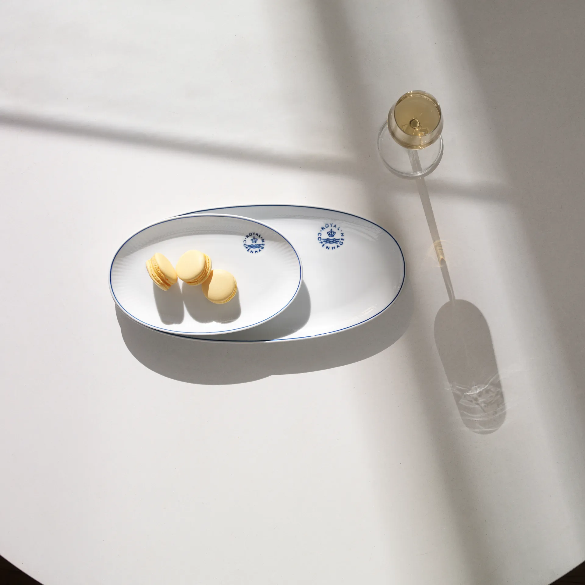 Blueline ovaal bordje 23 cm, Wit-blauw Royal Copenhagen