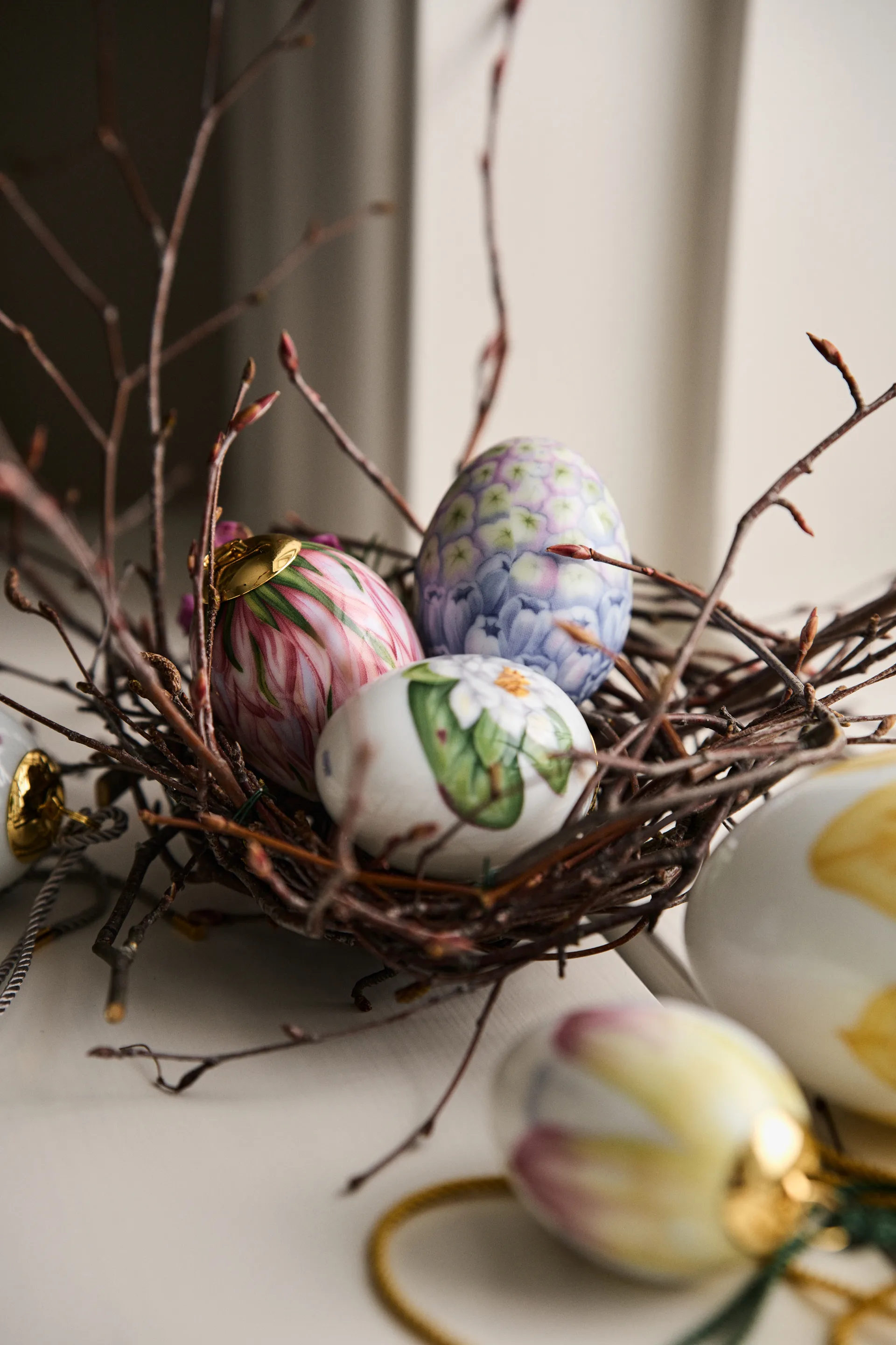 Royal Copenhagen paaseihanger 2023, Blauwe druifjes knop-kroonblad 2 st. Royal Copenhagen