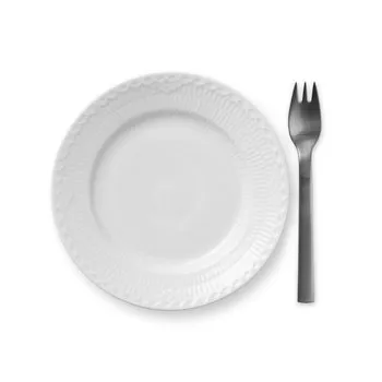 White Fluted Half Lace bord, Ø 17 cm. Royal Copenhagen