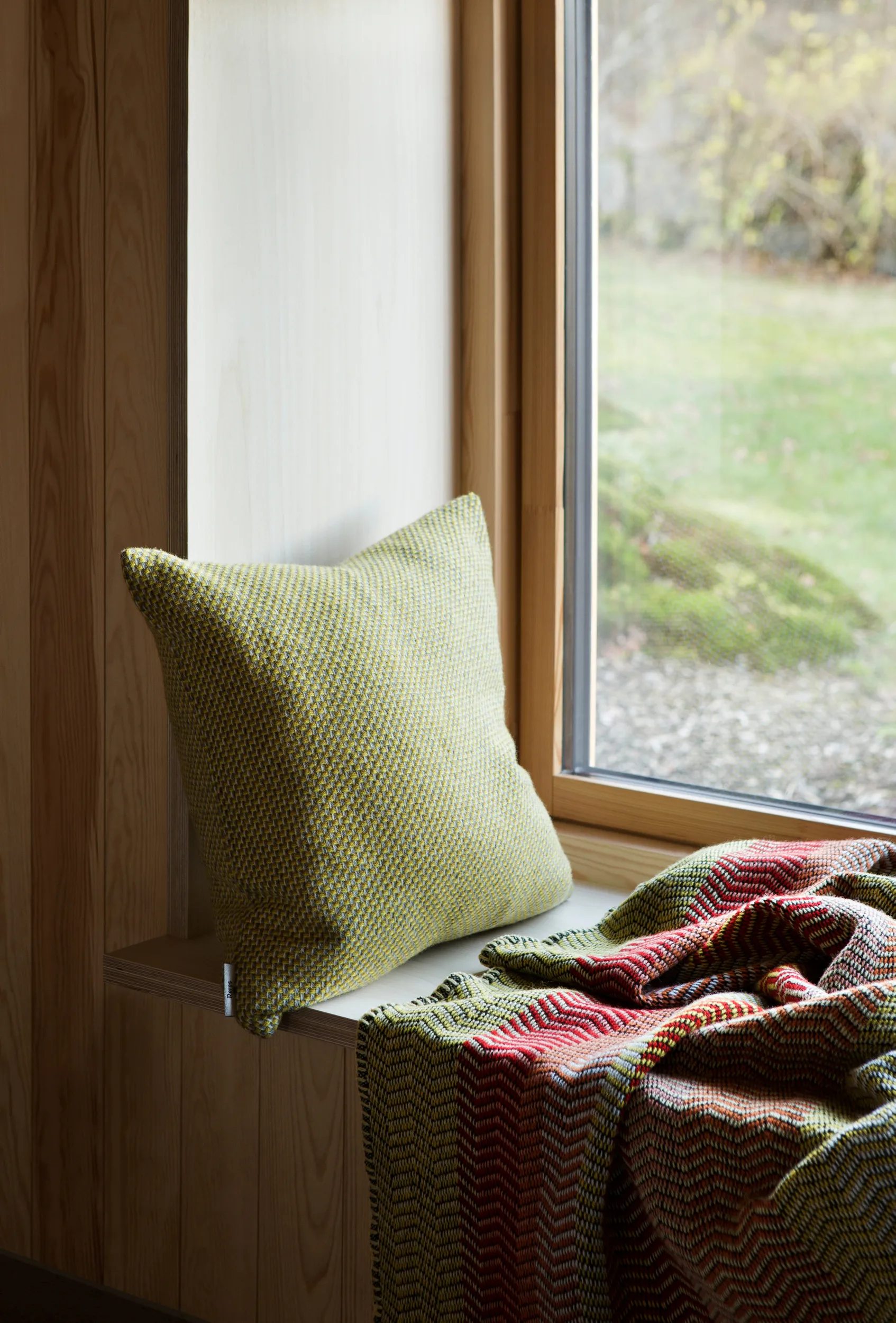 Fri deken 150x200 cm, Summer red Røros Tweed