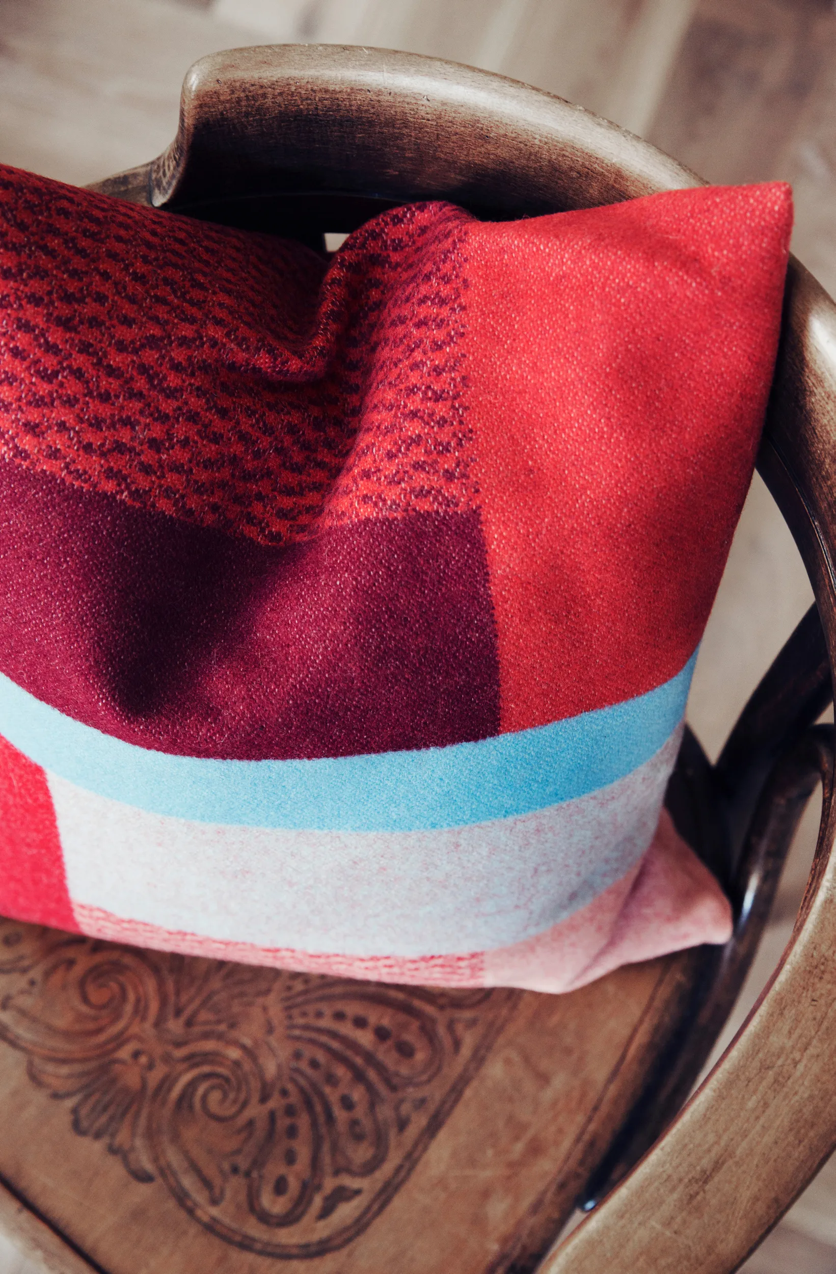 Mikkel kussen 50x50 cm, Red Røros Tweed