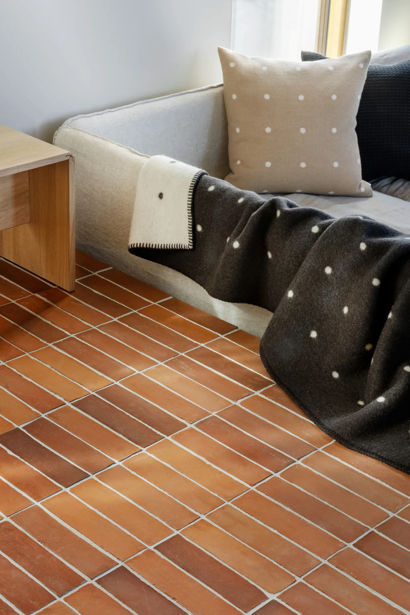 Pastille deken 135x200 cm, Black and white Røros Tweed