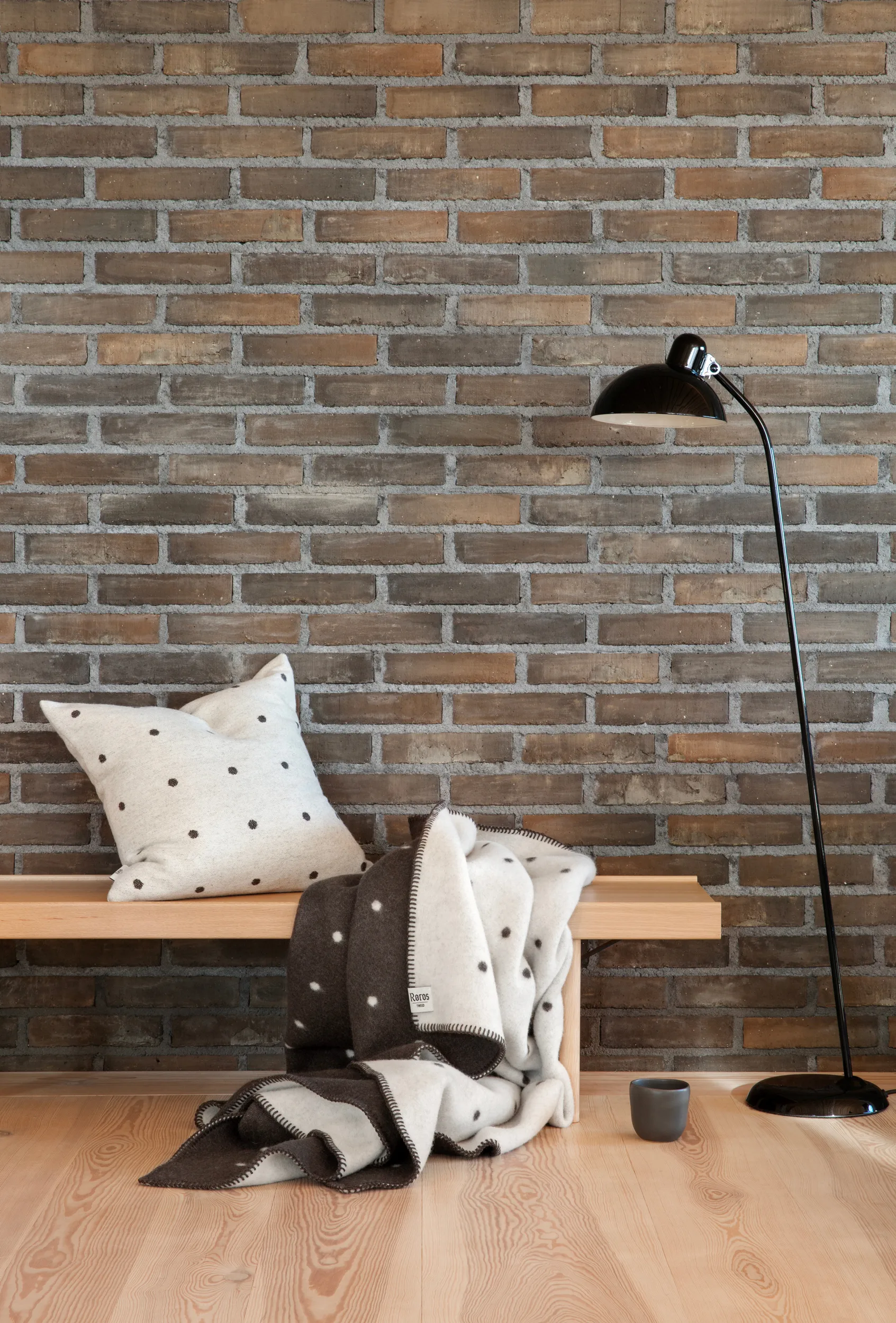 Pastille kussen 50x50 cm, Black and white Røros Tweed