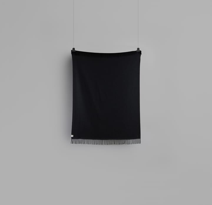 Vega deken 150x210 cm - Black - Røros Tweed