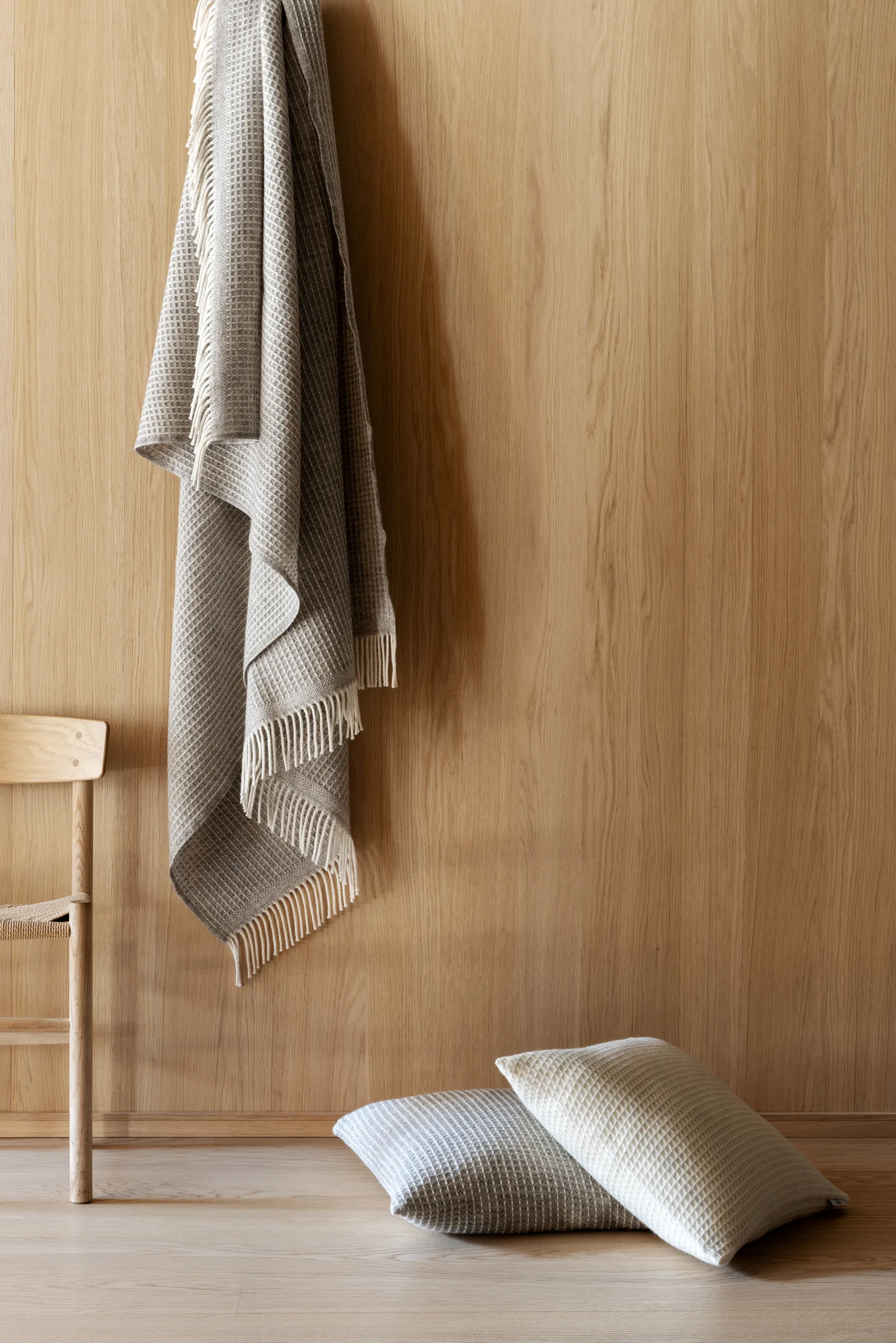 Vega deken 150x210 cm, Grey Røros Tweed