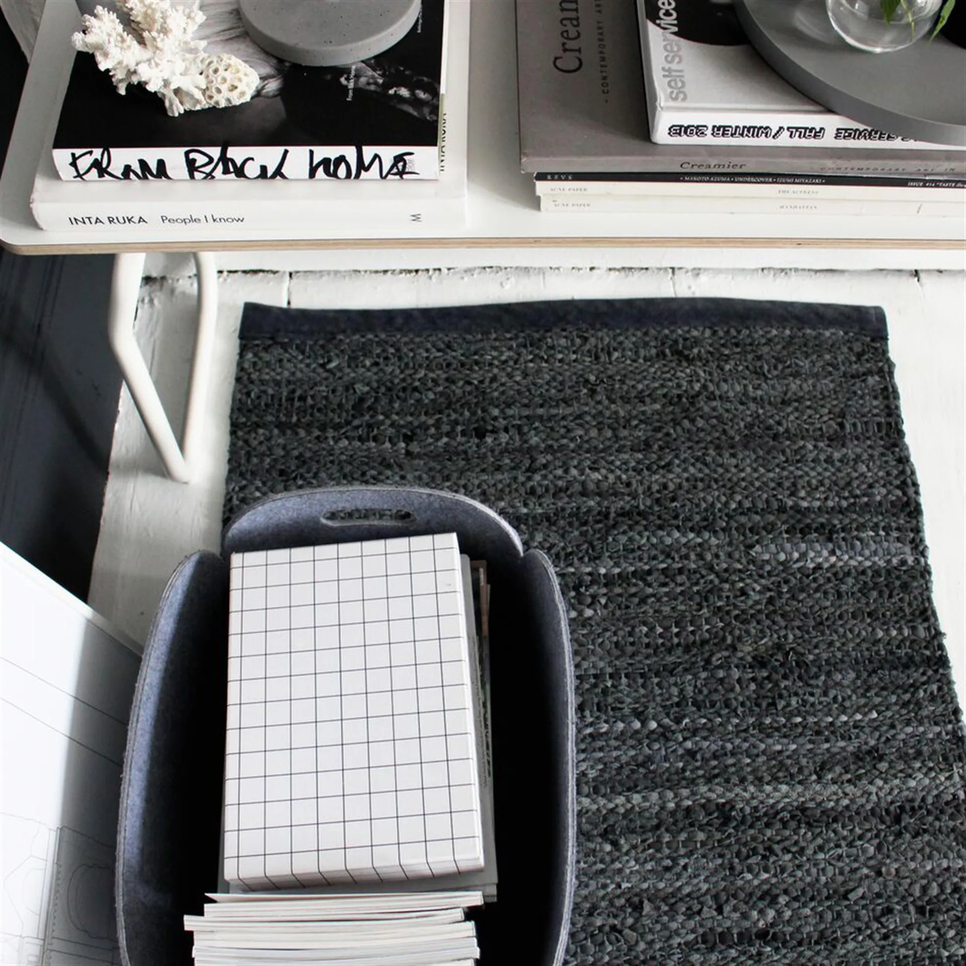 Leather vloerkleed 60 x 90 cm., black (zwart) Rug Solid