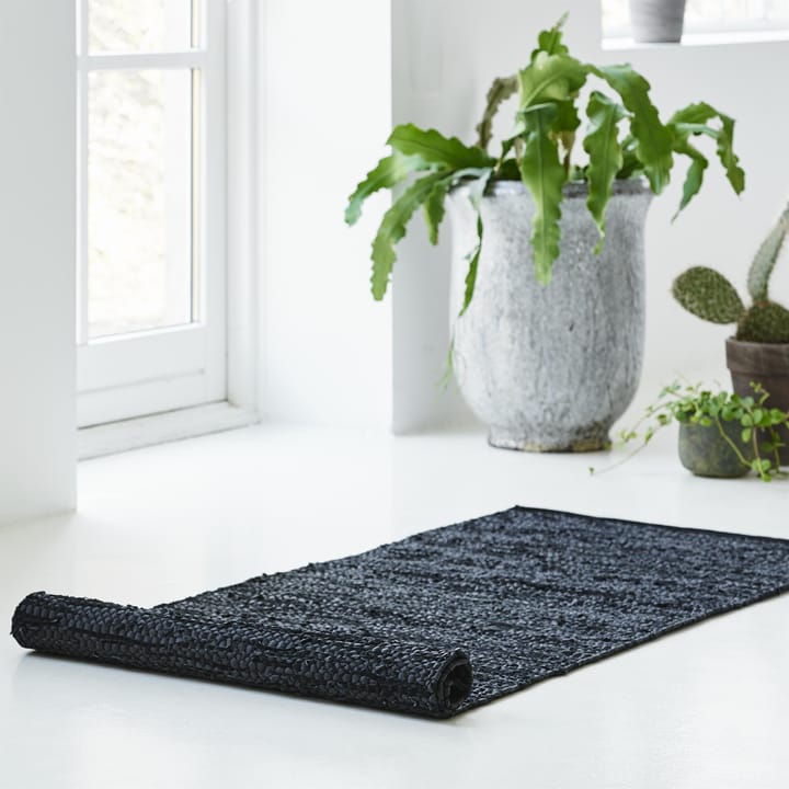 Leather vloerkleed 75 x 200 cm., black (zwart) Rug Solid