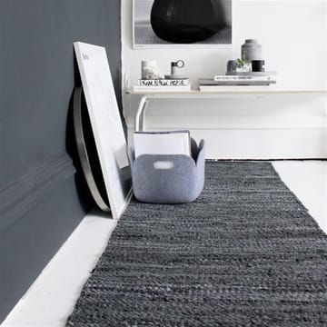 Leather vloerkleed 75 x 200 cm. - black (zwart) - Rug Solid