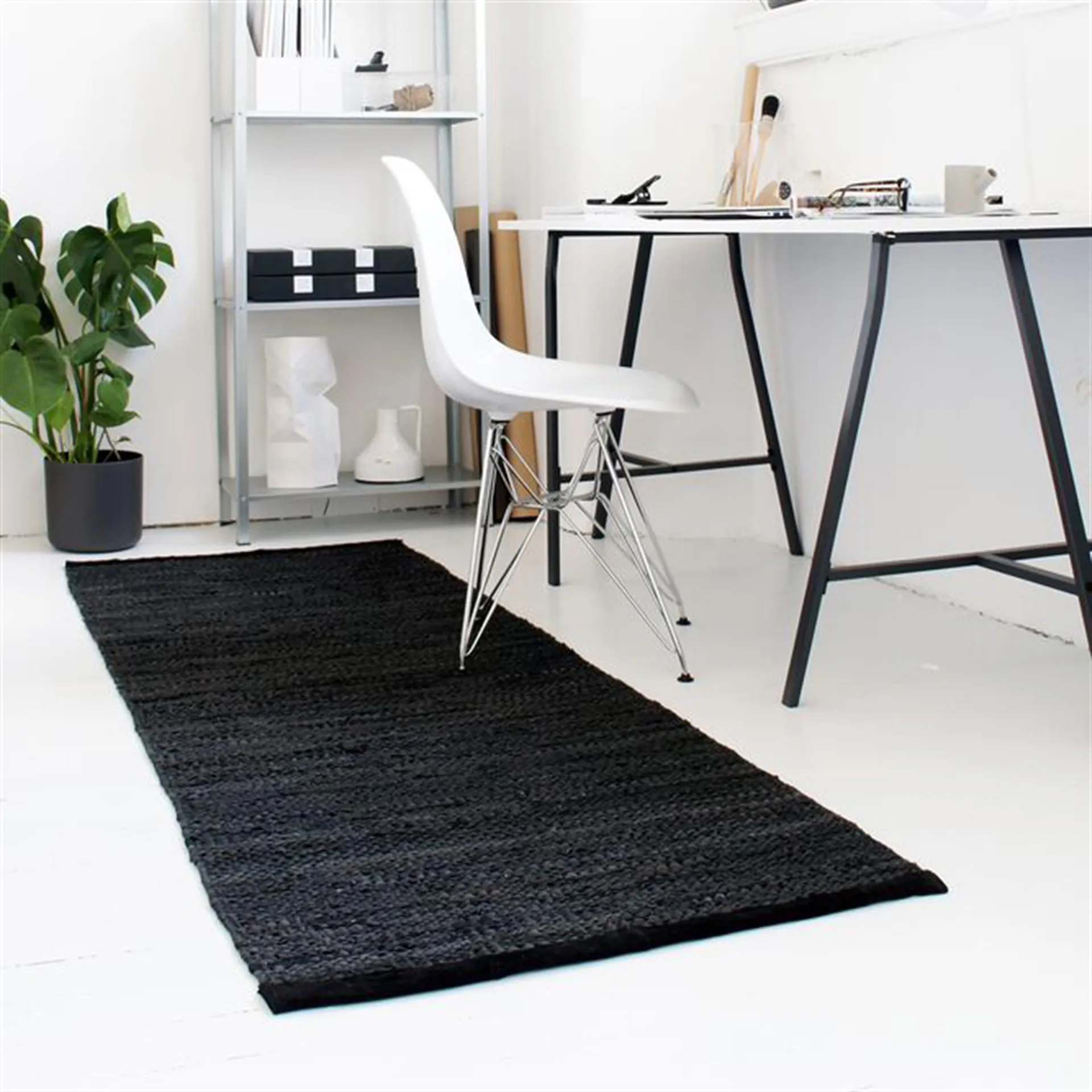 Leather vloerkleed 75 x 200 cm., black (zwart) Rug Solid