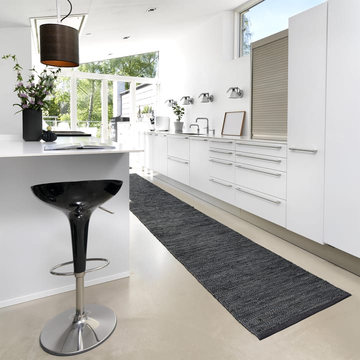 Leather vloerkleed 75 x 200 cm., dark grey (donkergrijs) Rug Solid