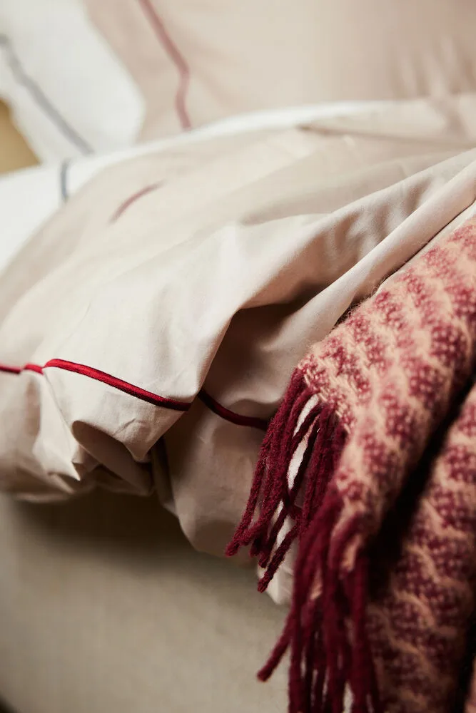 Carl kussensloop 50x60 cm, Beige-bordeauxrood Sagaform