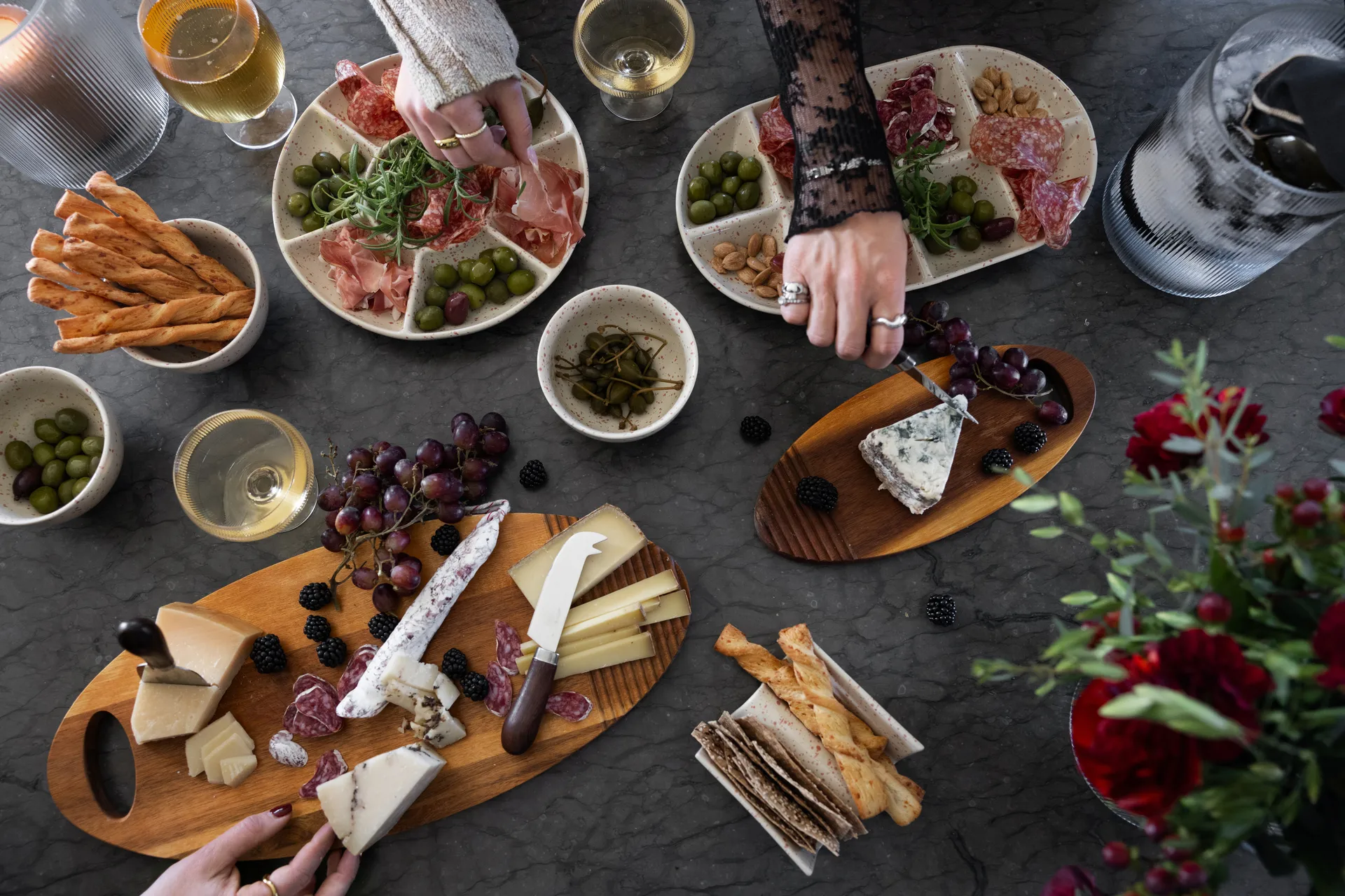 Ditte serveerschotel groot 20x36 cm, Beige-wijnrood Sagaform