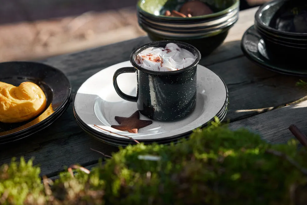 Doris emaille bord Ø20 cm, Zwart Sagaform