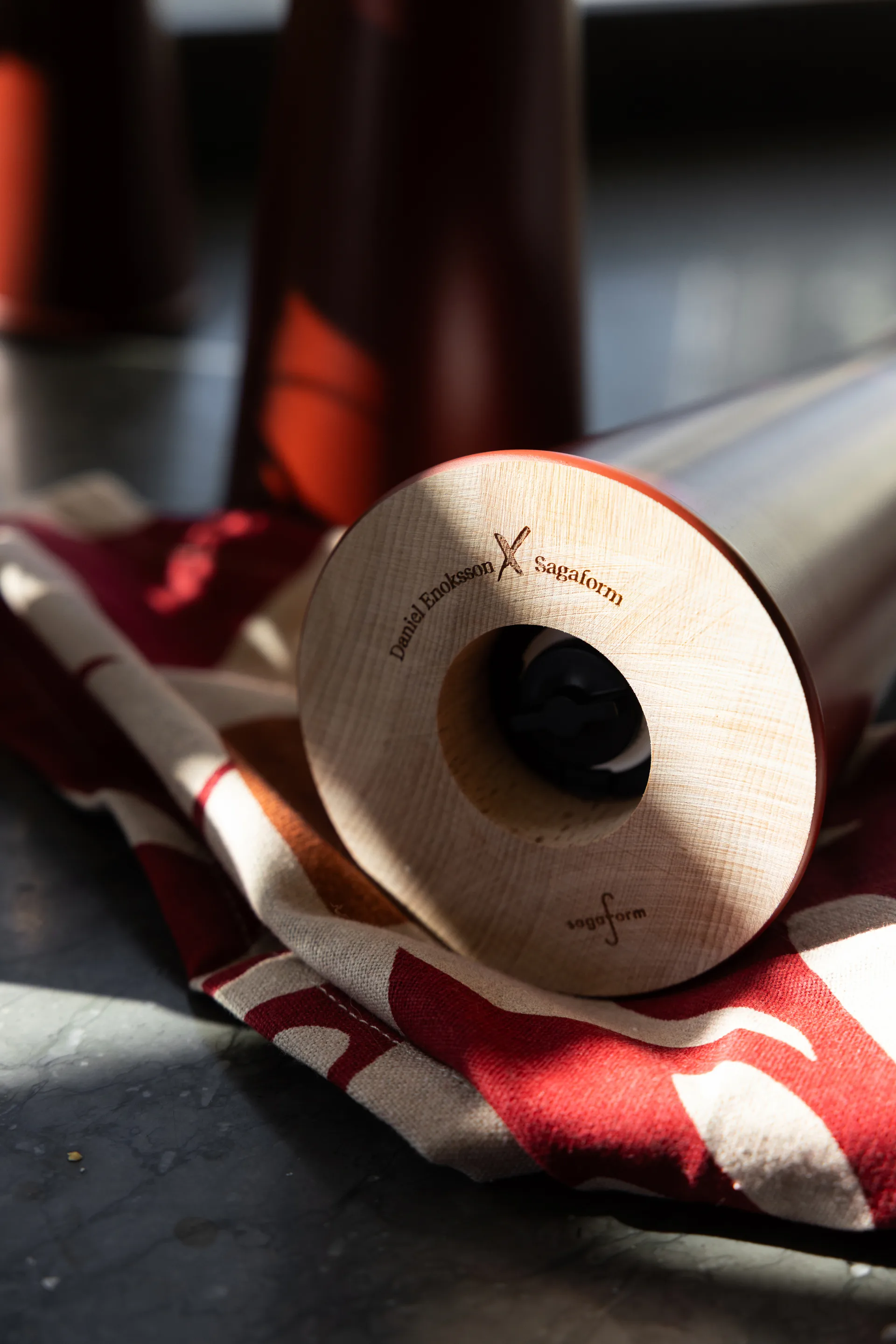 Gurken zout- en pepermolen groot 32 cm, Rood-bruin Sagaform