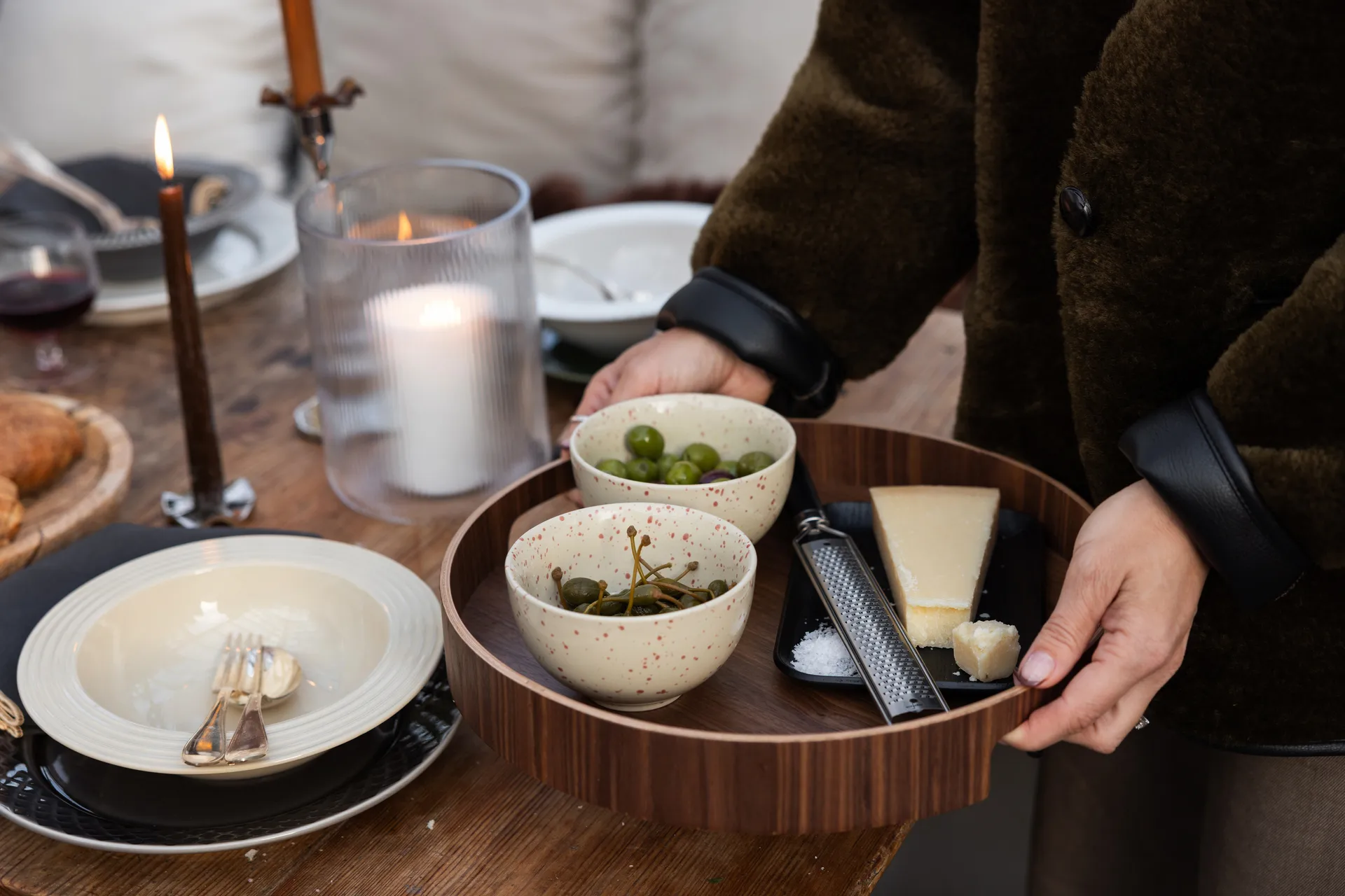 Hanna dienblad rond Ø35 cm, Donkerbruin Sagaform