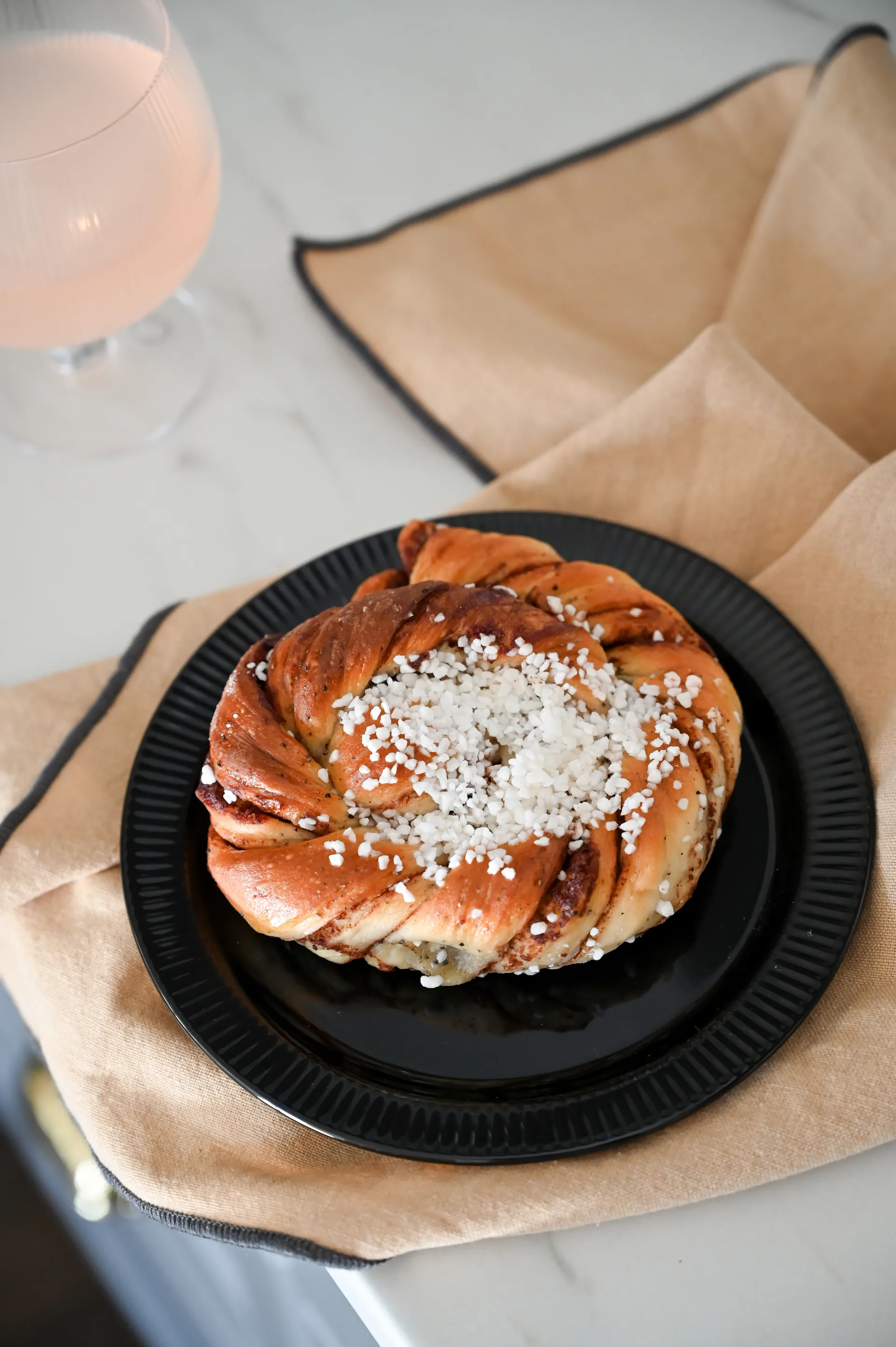 Inka bordje, Zwart, Ø17 cm Sagaform