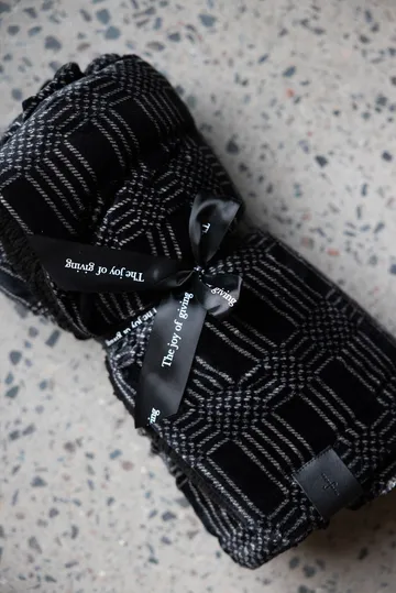 Rut fleeceplaid 130x170 cm - Zwart
 - Sagaform