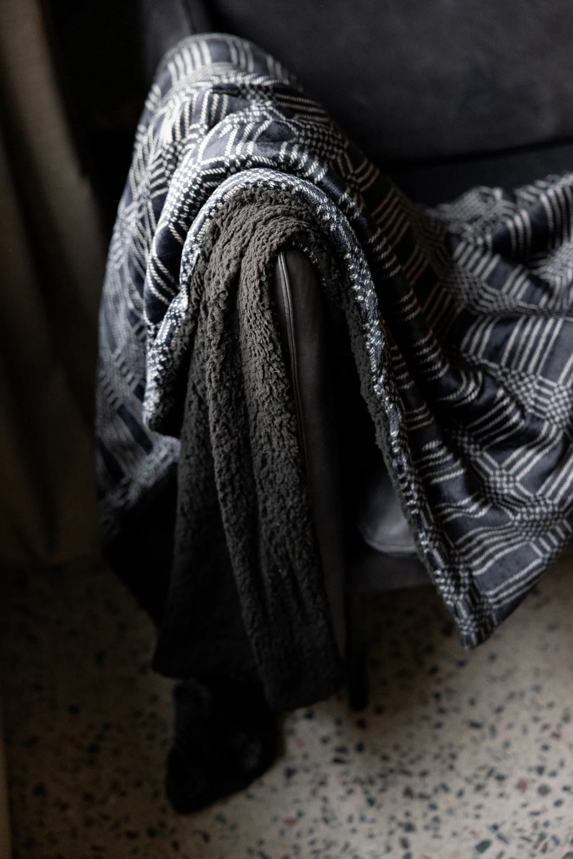 Rut fleeceplaid 130x170 cm, Zwart
 Sagaform