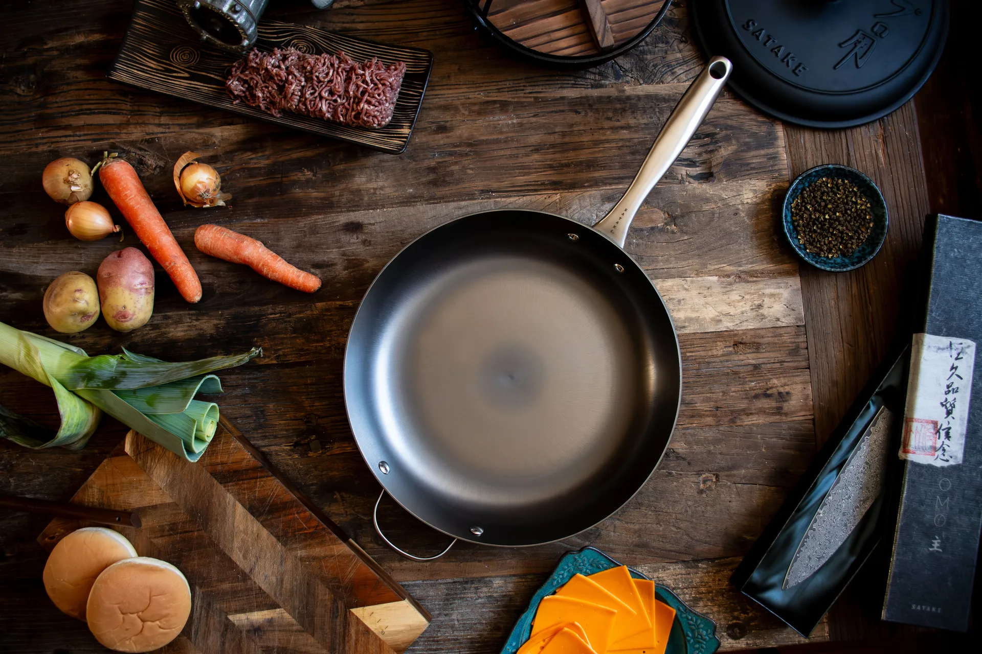 Satake koekenpan met nitrering, handvat aan de voorkant, 32 cm Satake